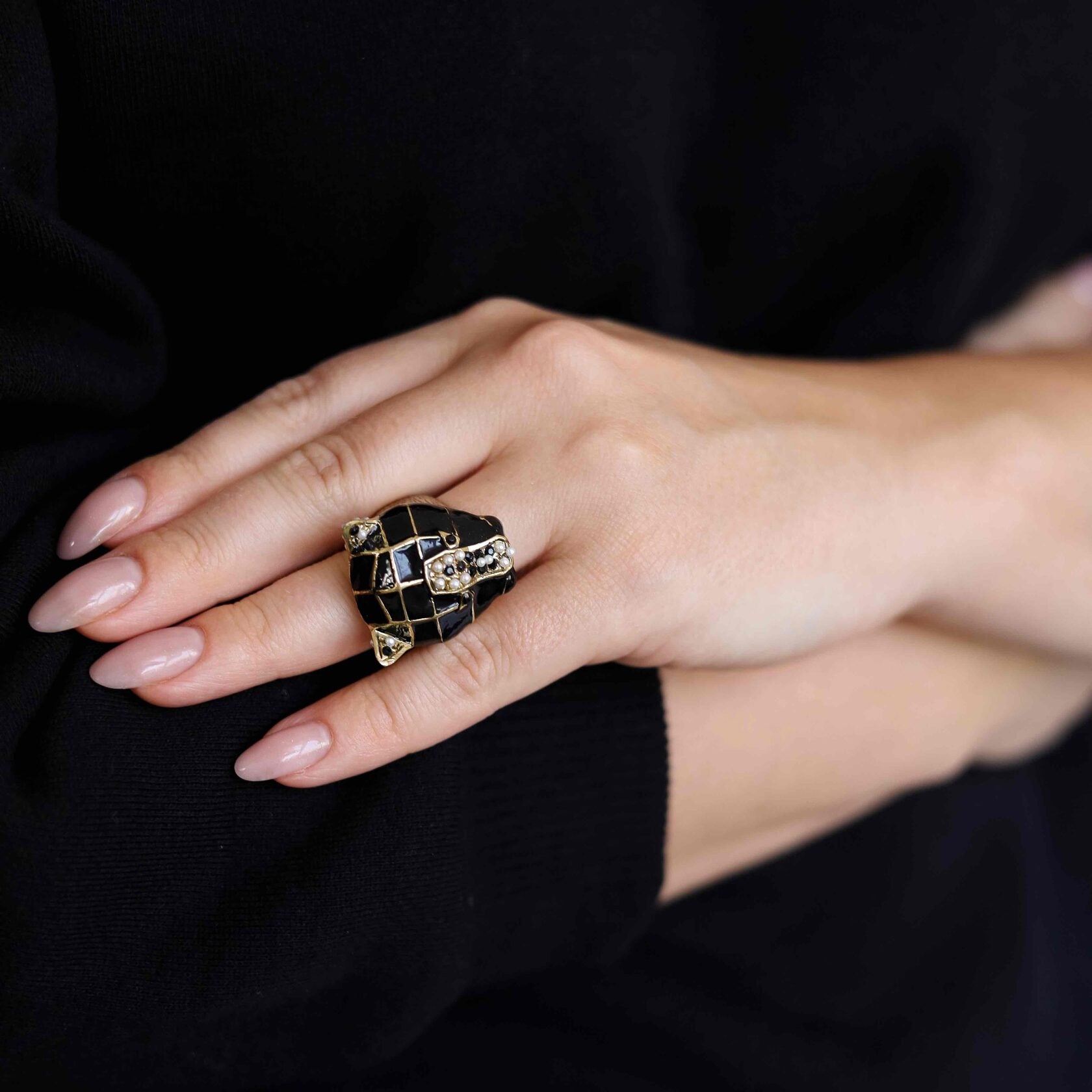 Anello Pantera – Smalto Nero e Pietre Naturali