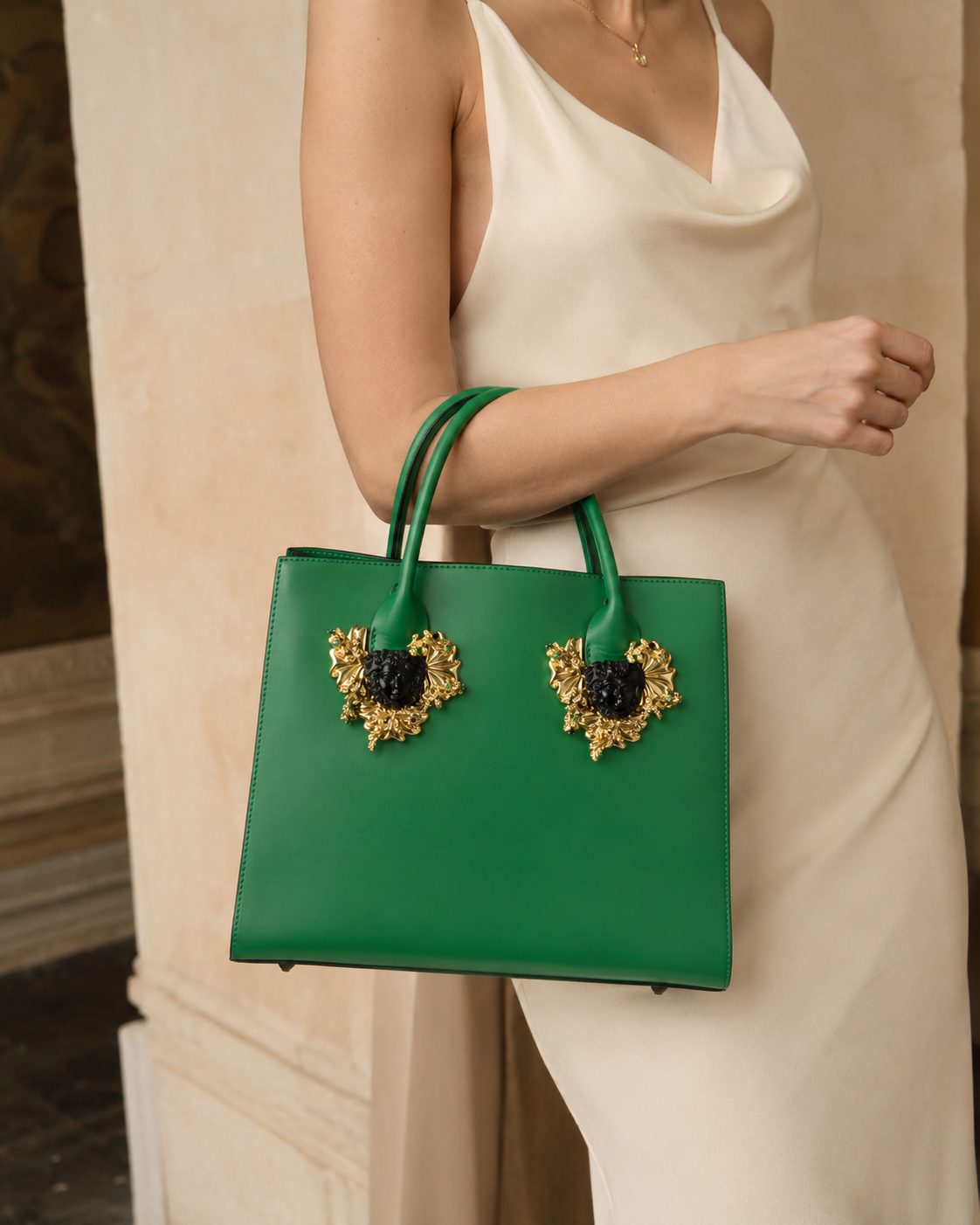 Minerva Bag – Pelle Saffiano, Bakelite e Granati